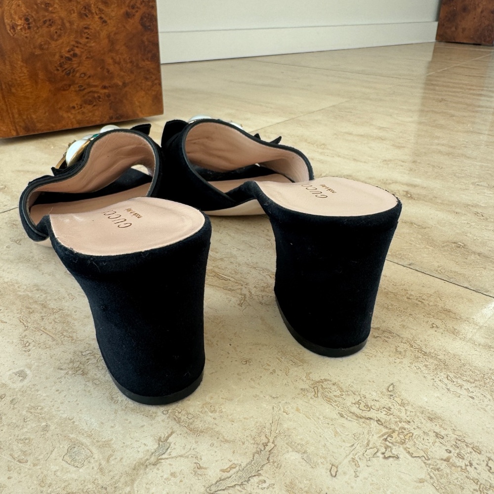 Gucci Velvet Mid-Heel Slide Bee Pearl Sandals - Picture 4 of 9